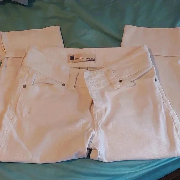 EUC GAP Low Rise Cropped size 6 white - Picture 5 of 5